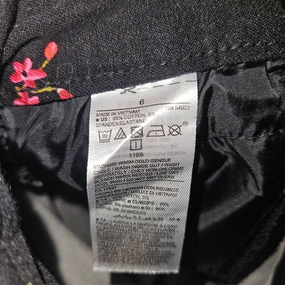 Old Navy Mid-Rise Black and Pink Floral Pixie Pants Womens Size 6 - Picture 5 of 7